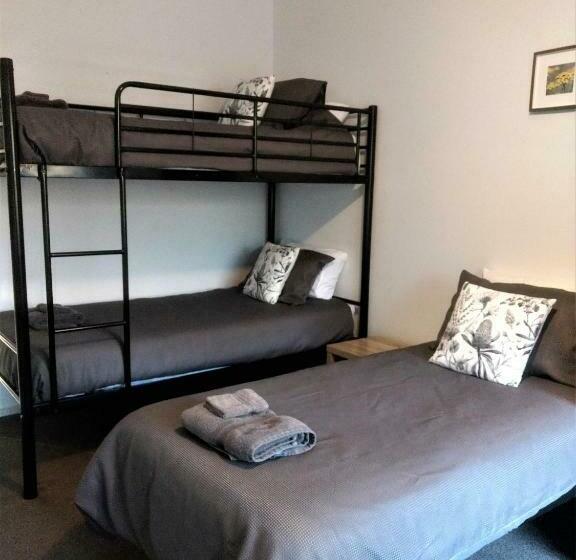 إستديو عائلى, Banksia Park Estate