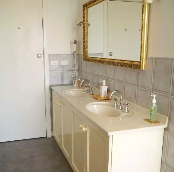 デラックスルーム, Banksia Park Estate