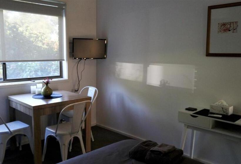 إستديو عائلى, Banksia Park Estate