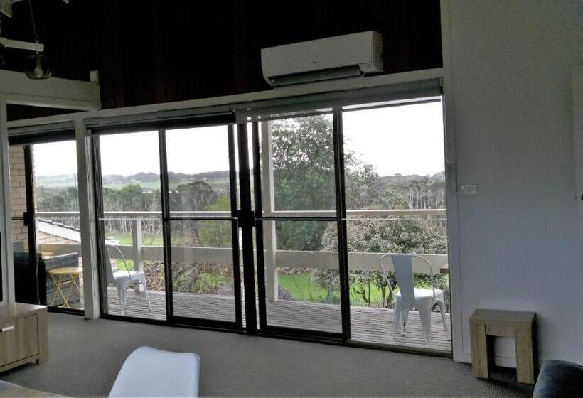 إستوديو ديلوكس, Banksia Park Estate