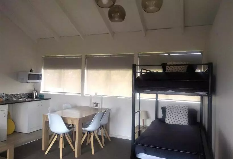 デラックススタジオ, Banksia Park Estate