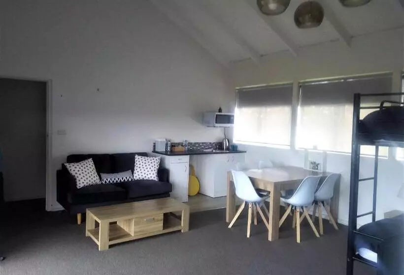デラックススタジオ, Banksia Park Estate