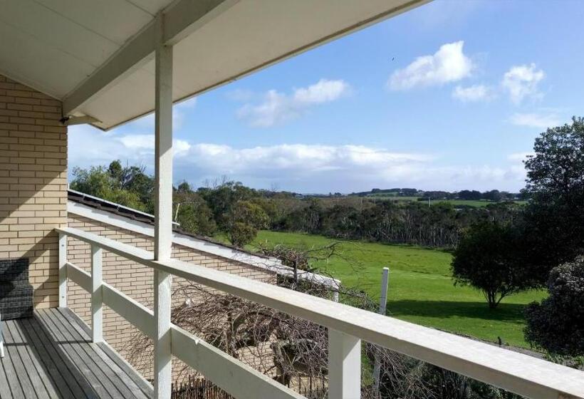디럭스 스튜디오, Banksia Park Estate