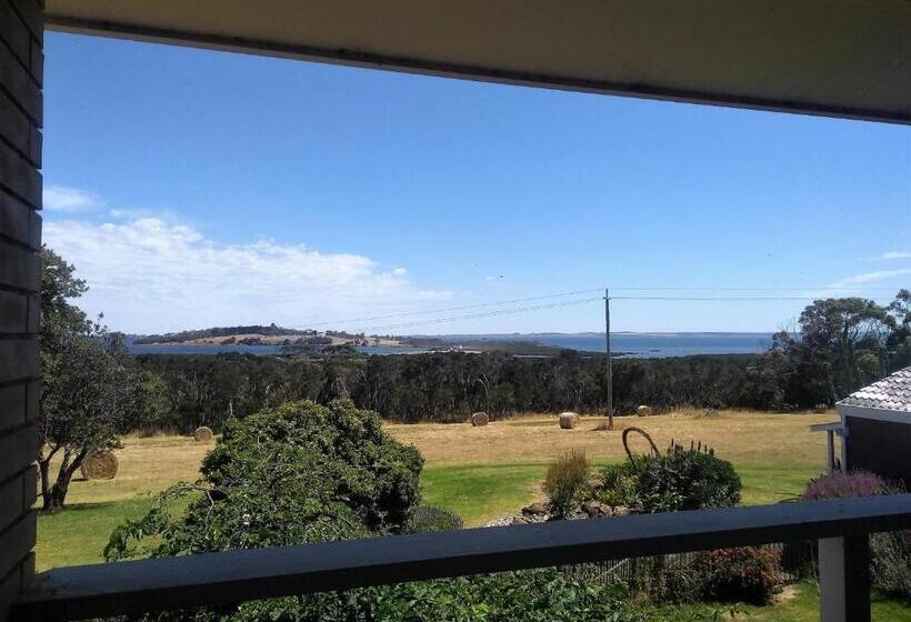 إستوديو ديلوكس, Banksia Park Estate