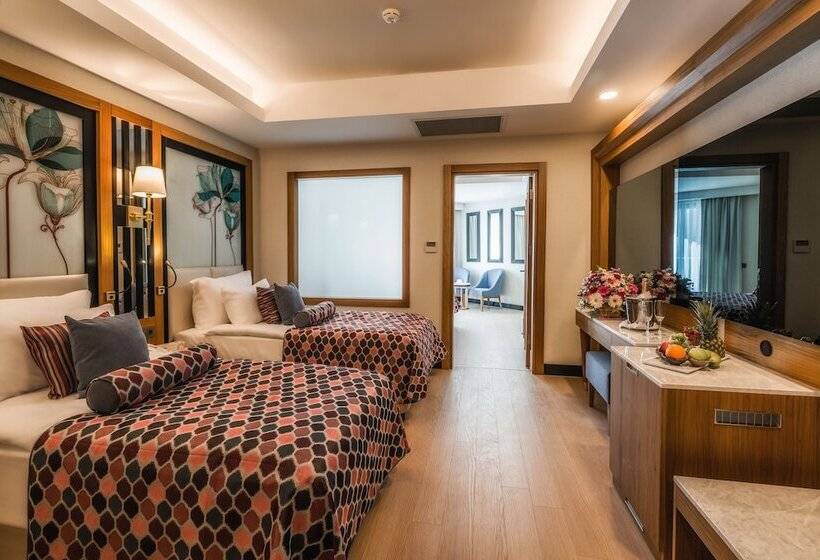 Quarto Familiar Vista Mar, Adalya Elite Lara