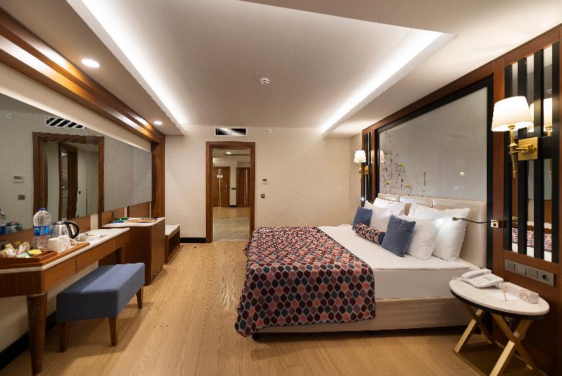 Quarto Familiar Vista Mar, Adalya Elite Lara