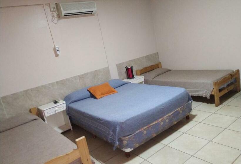 バス共有のスタンダードルーム, El Guembe Suites