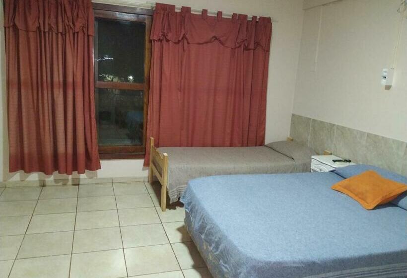 标准三人间共用浴室, El Guembe Suites