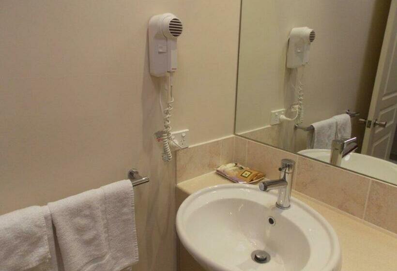 استودیوی استاندارد, Emerald Executive Apartments