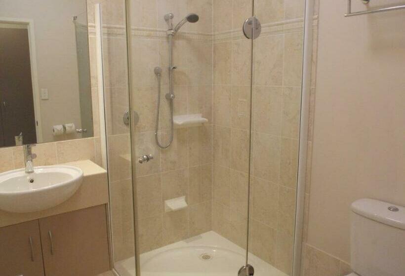 استودیوی استاندارد, Emerald Executive Apartments