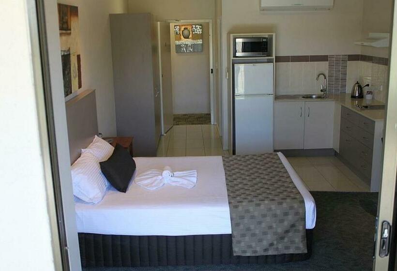 استودیوی استاندارد, Emerald Executive Apartments