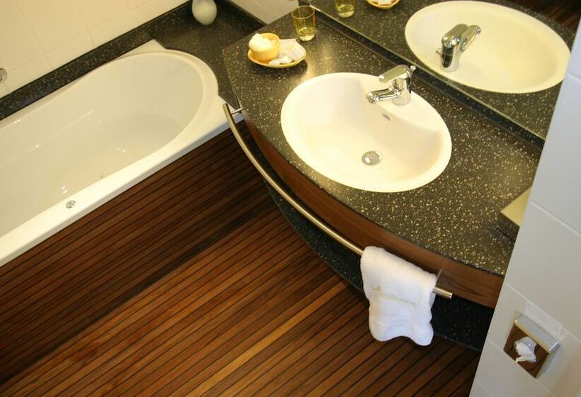 Номер Стандарт, Martinique