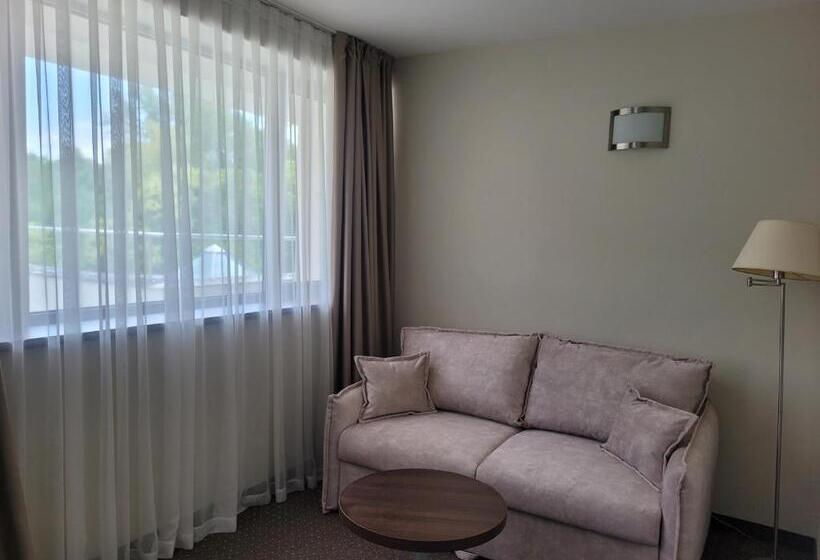 جناح مزوَّد بشرفة, Sana Spa