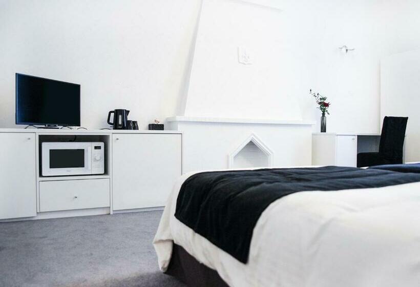 اتاق سوپریور, Satellite