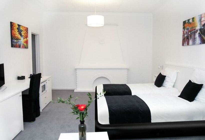 اتاق سوپریور, Satellite