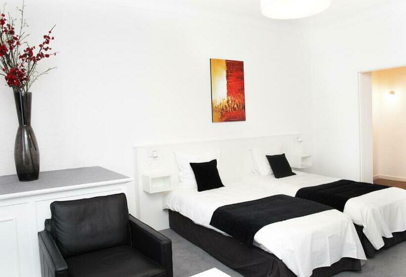 اتاق سوپریور, Satellite