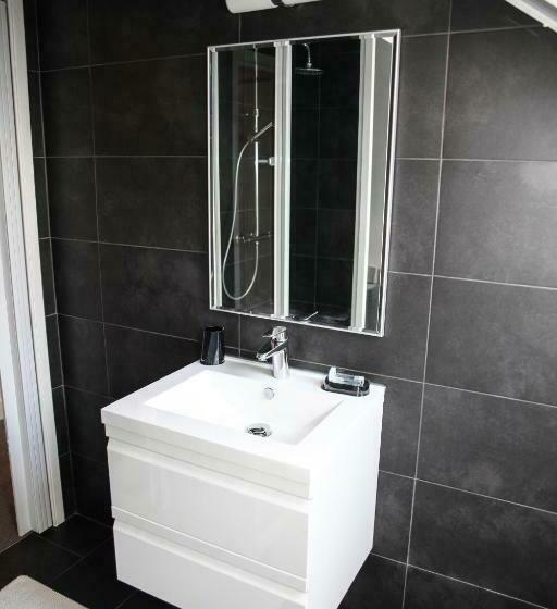 اتاق سوپریور, Satellite