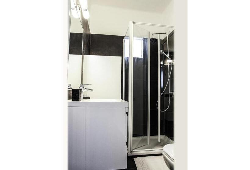 اتاق استاندارد, Satellite