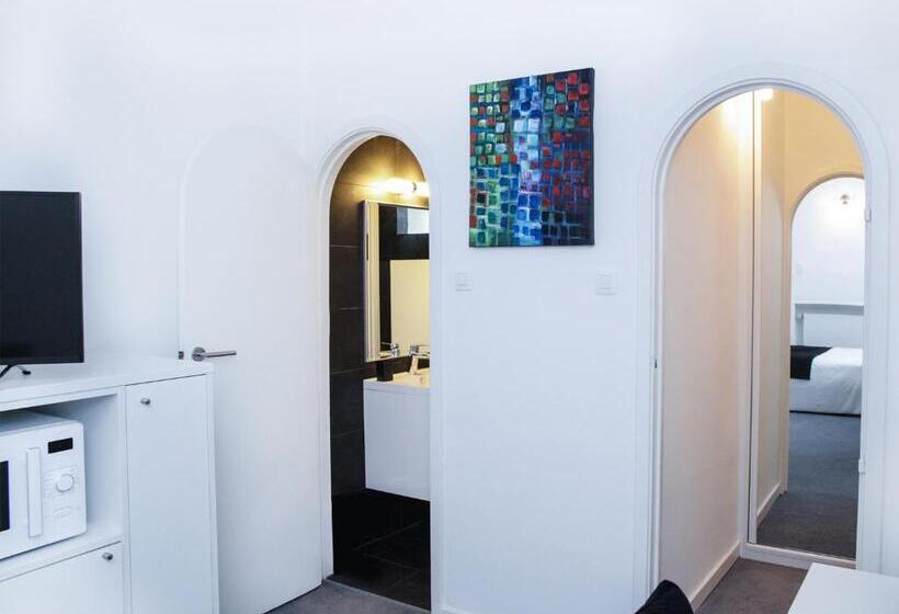 اتاق استاندارد, Satellite