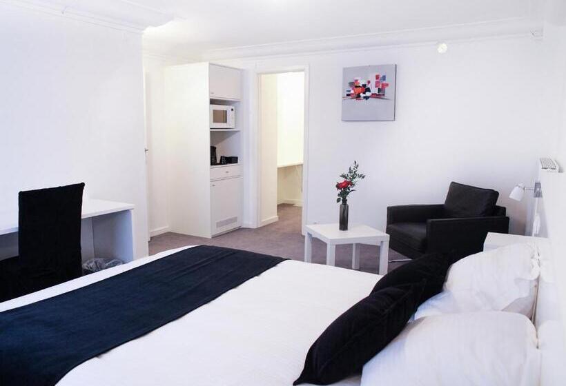 اتاق اکونومی, Satellite