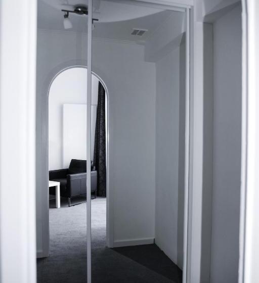 اتاق استاندارد, Satellite