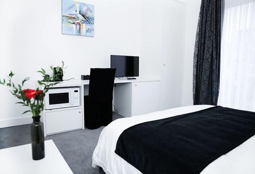 Superior Room with Terrace, Satellite