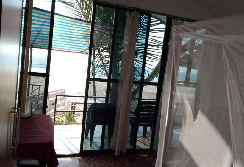 غرفة قياسية مطلّة علي البحر مزوَّدة بشُرفة, Sami Beach Huts