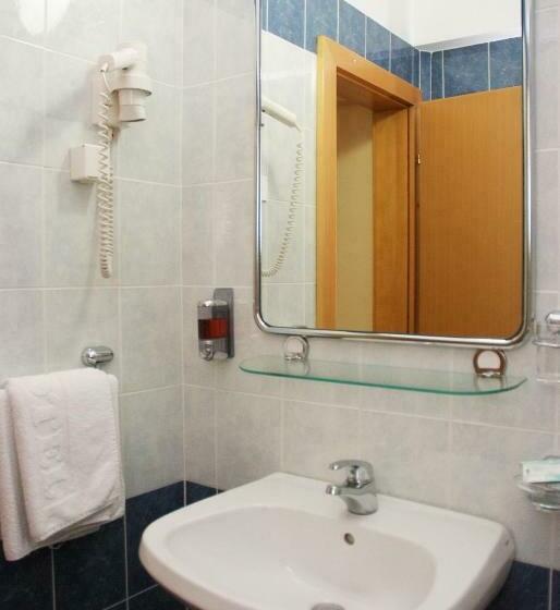 اتاق استاندارد یک نفره, Cubic