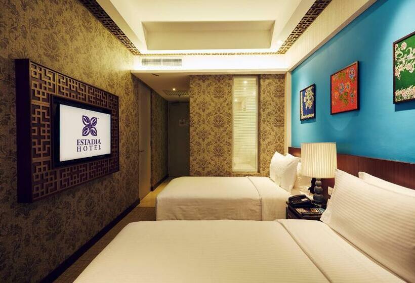 Deluxe Zimmer, Estadia