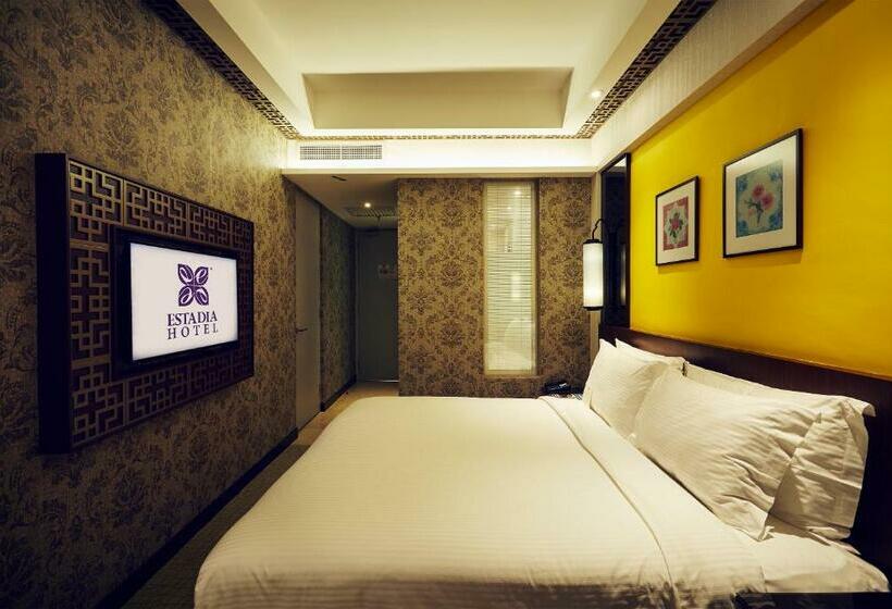 Deluxe Zimmer, Estadia