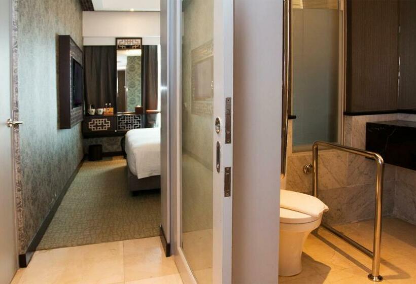 Deluxe Zimmer, Estadia