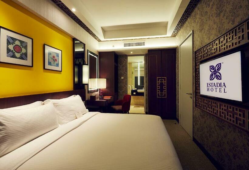 Deluxe Suite, Estadia