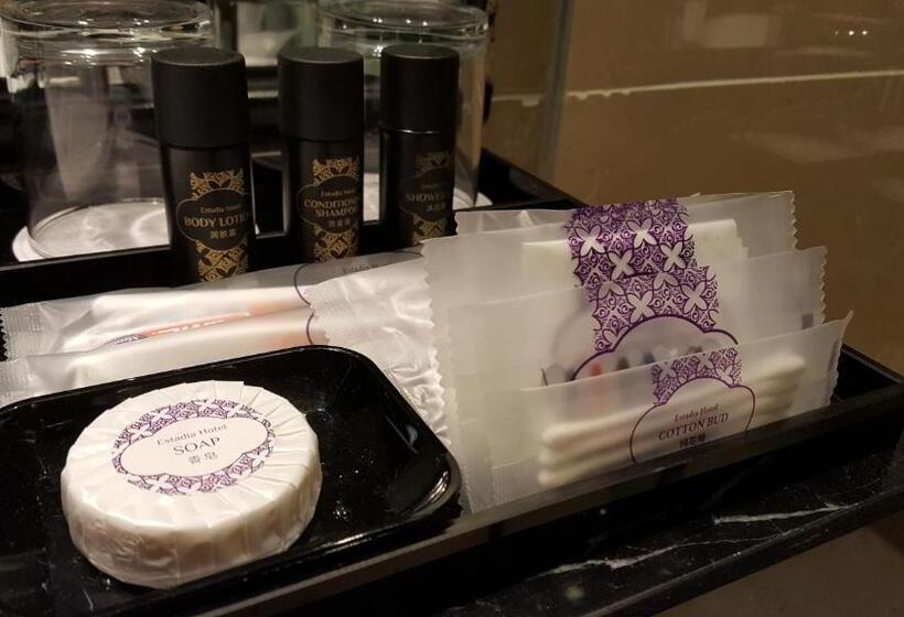 Deluxe Suite, Estadia