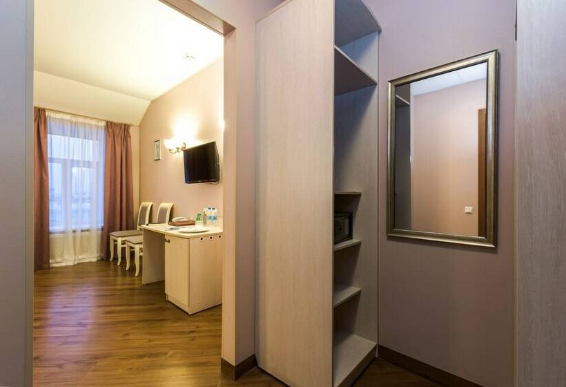 חדר סופריור, Gogol House