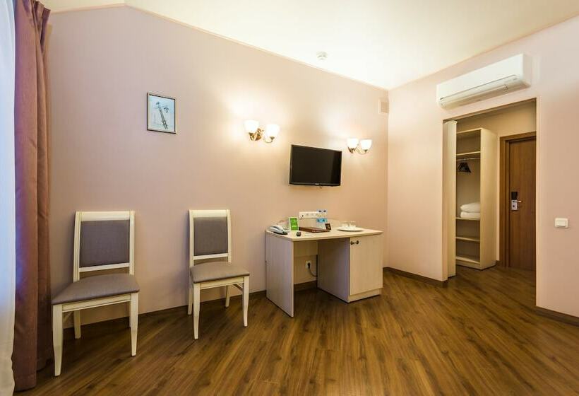 חדר סופריור, Gogol House