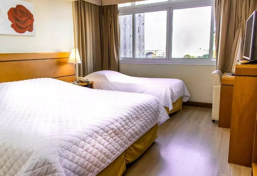 Deluxe Kolmen Hengen Huone, Jacques Georges Business