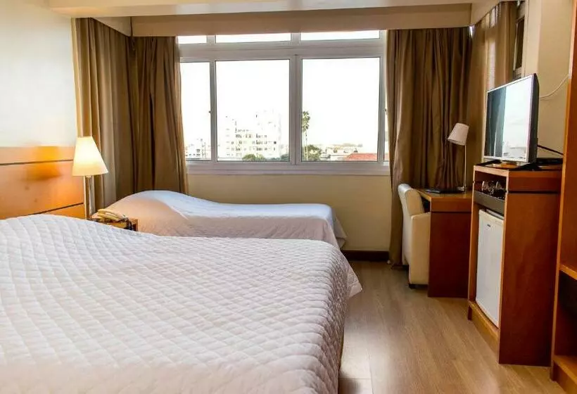 Deluxe Kolmen Hengen Huone, Jacques Georges Business