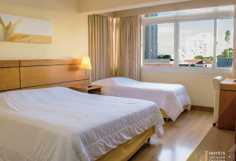 デラックストリプルルーム, Jacques Georges Business