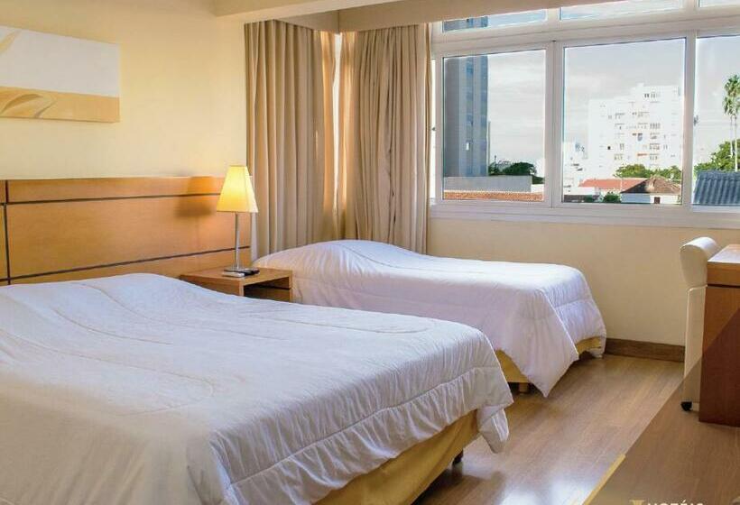 デラックストリプルルーム, Jacques Georges Business