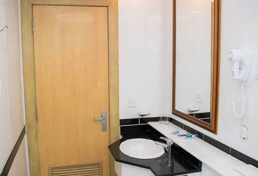 デラックスルーム, Jacques Georges Business