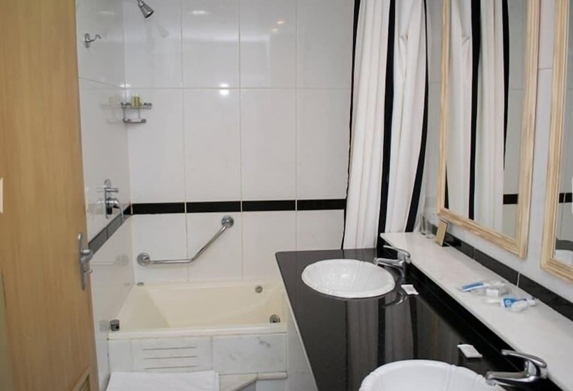 デラックスルーム, Jacques Georges Business