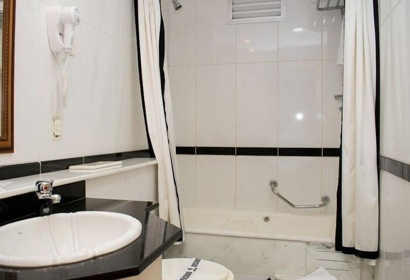 デラックススイート, Jacques Georges Business