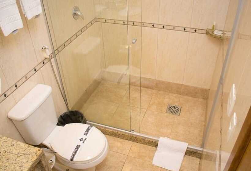 デラックストリプルルーム, Jacques Georges Business