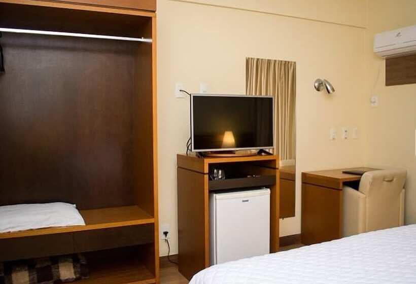 デラックストリプルルーム, Jacques Georges Business