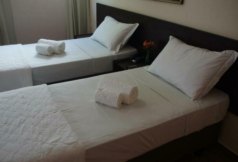 StandaardKamer, Pinheiros