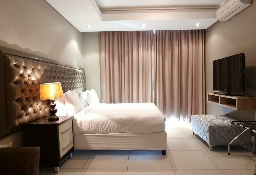 استودیوی لوکس, The Residences At Crystal Towers