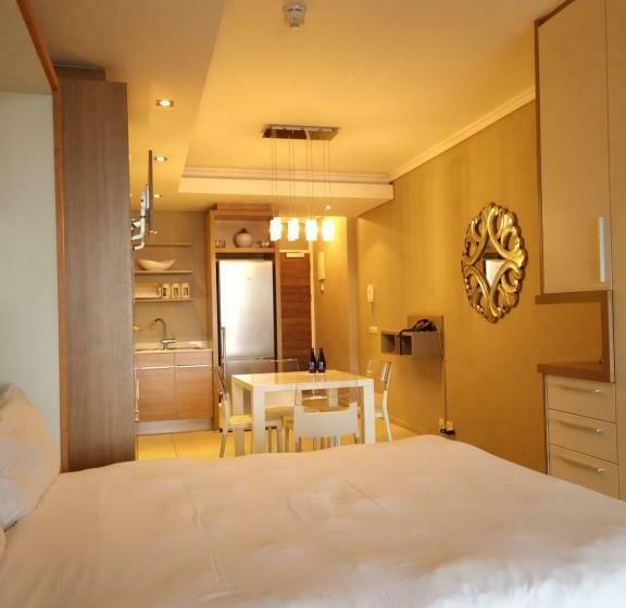 استودیوی لوکس, The Residences At Crystal Towers