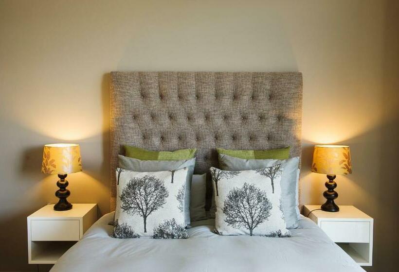 استودیوی لوکس, The Residences At Crystal Towers