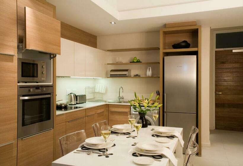 استودیوی لوکس, The Residences At Crystal Towers