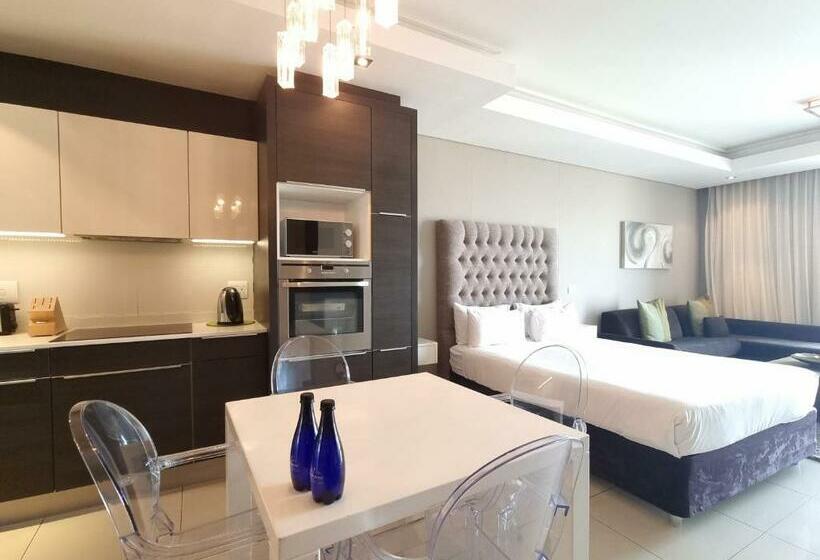 استودیوی لوکس, The Residences At Crystal Towers